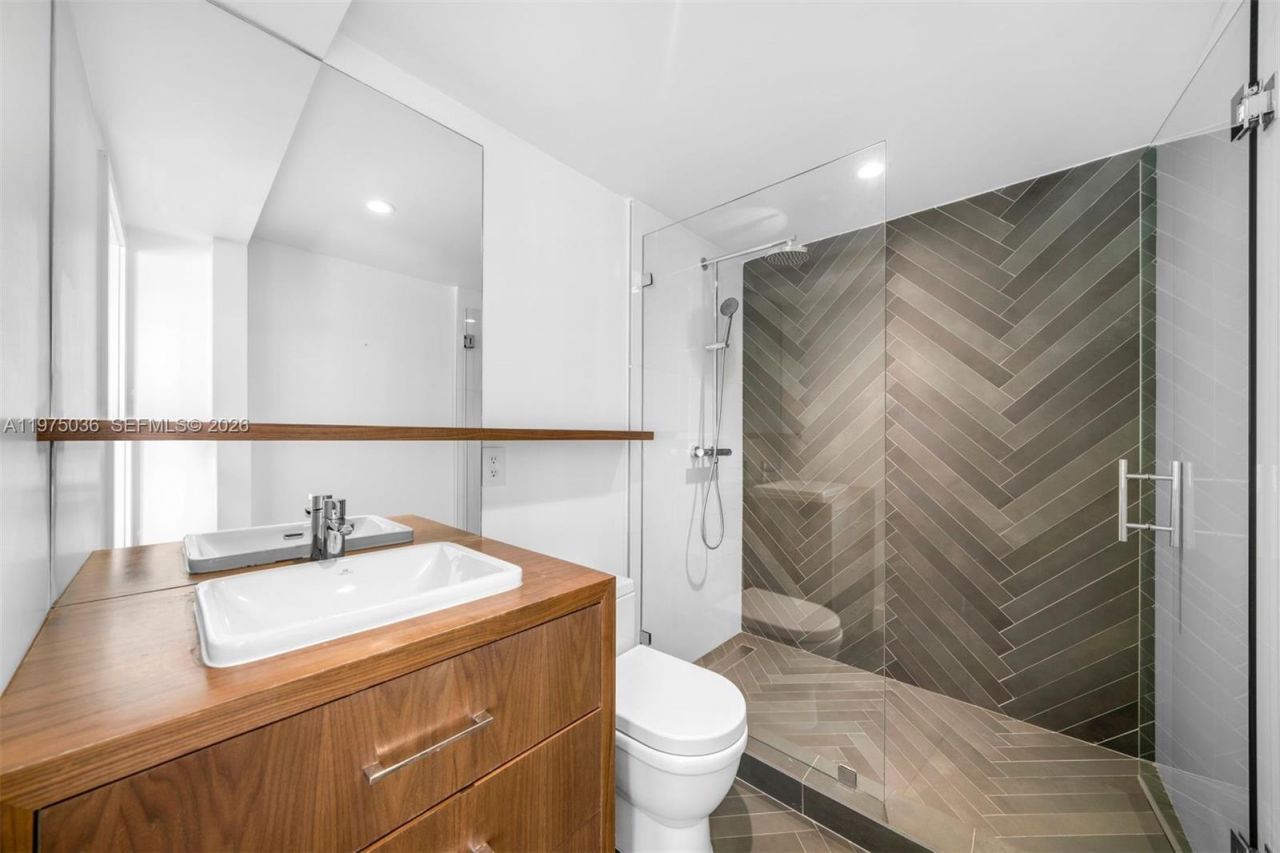 939 W 47th Ct, Miami Beach, FL 33140 Photo