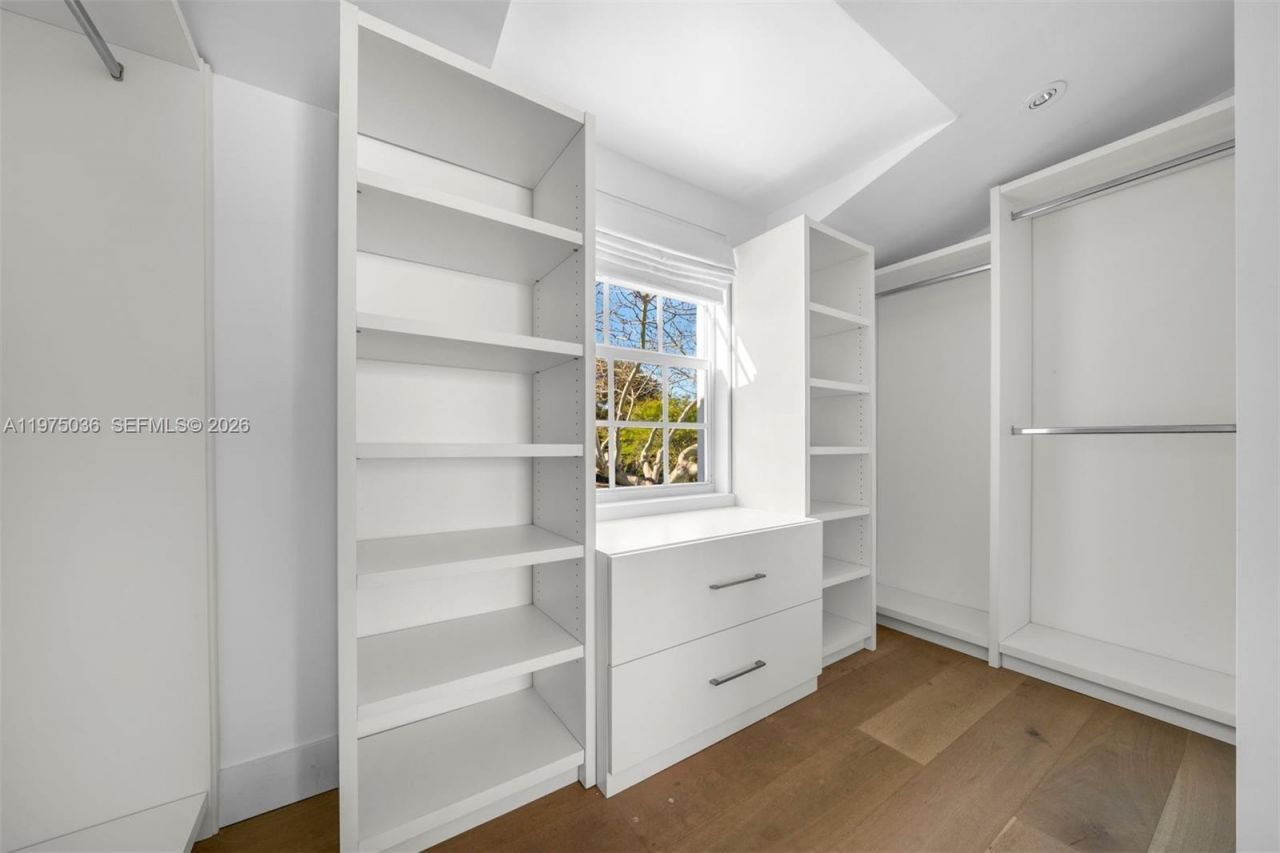 939 W 47th Ct, Miami Beach, FL 33140 Photo