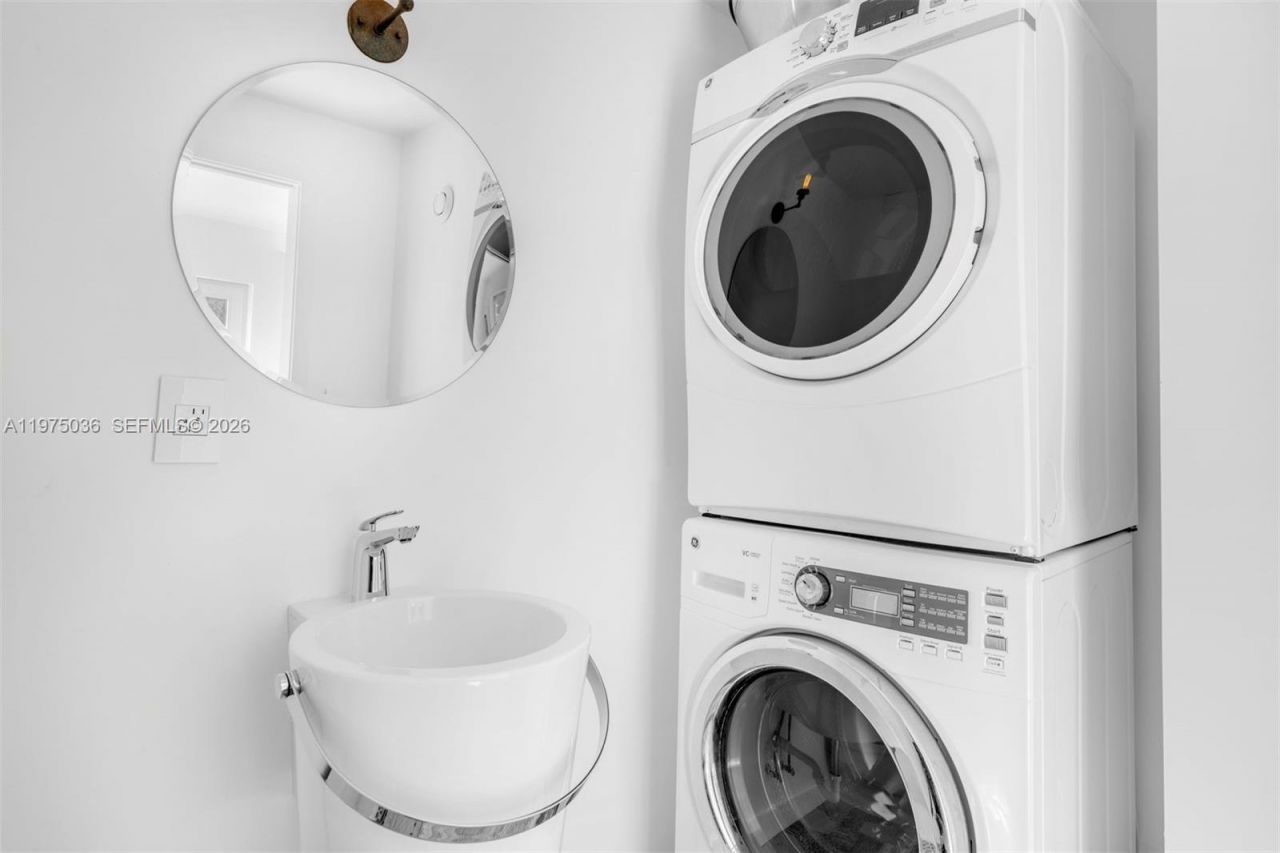 939 W 47th Ct, Miami Beach, FL 33140 Photo