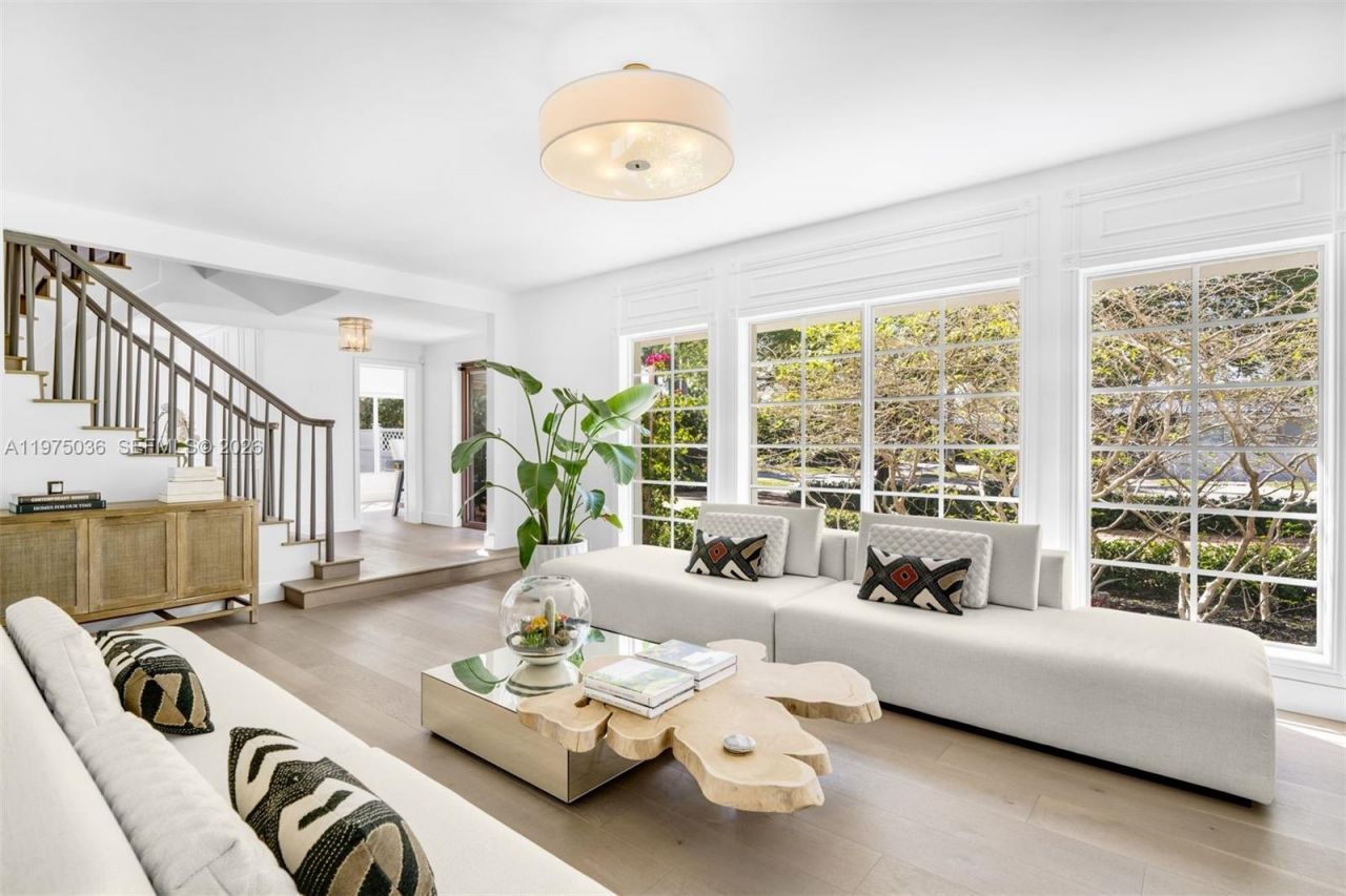 939 W 47th Ct, Miami Beach, FL 33140 Photo