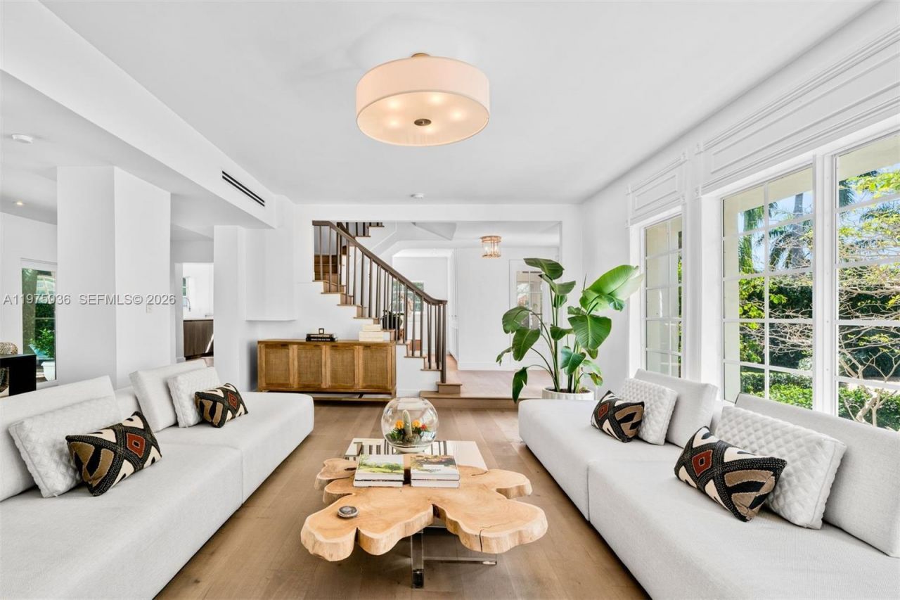 939 W 47th Ct, Miami Beach, FL 33140 Photo