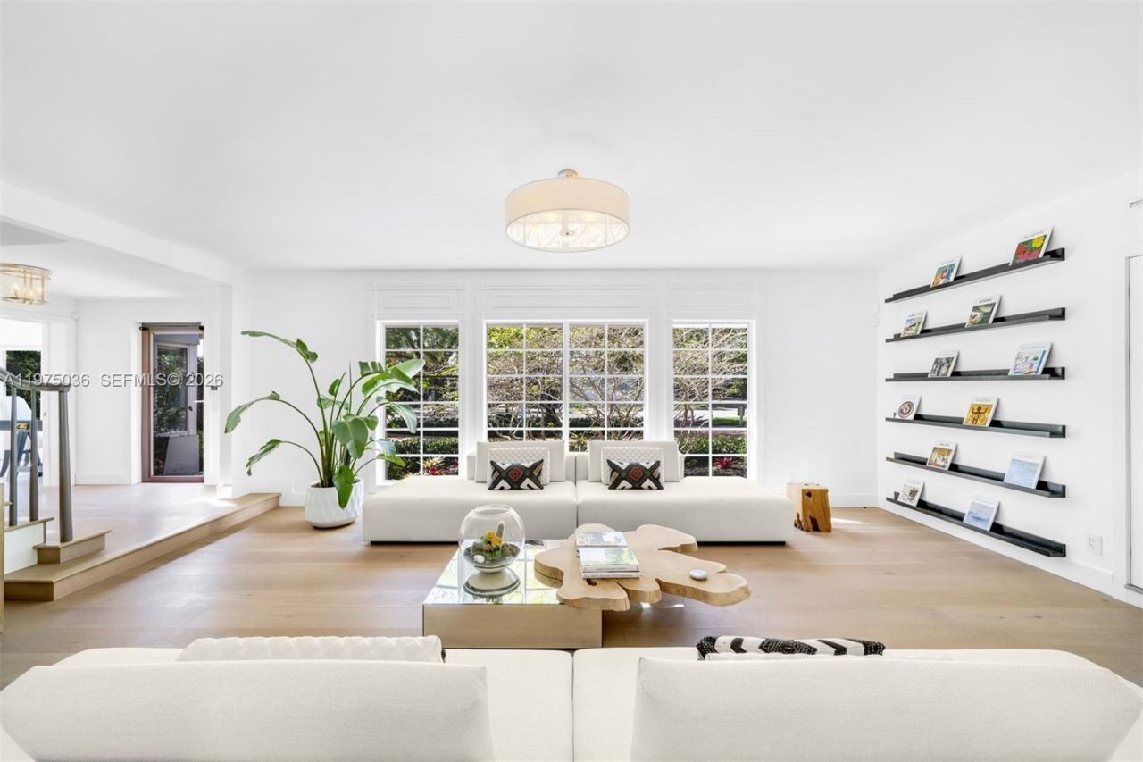 939 W 47th Ct, Miami Beach, FL 33140 Photo