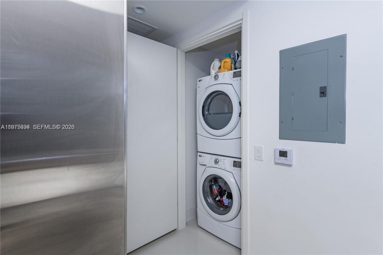 1300 Brickell Bay Dr, Unit 600, Miami, FL 33131 Photo