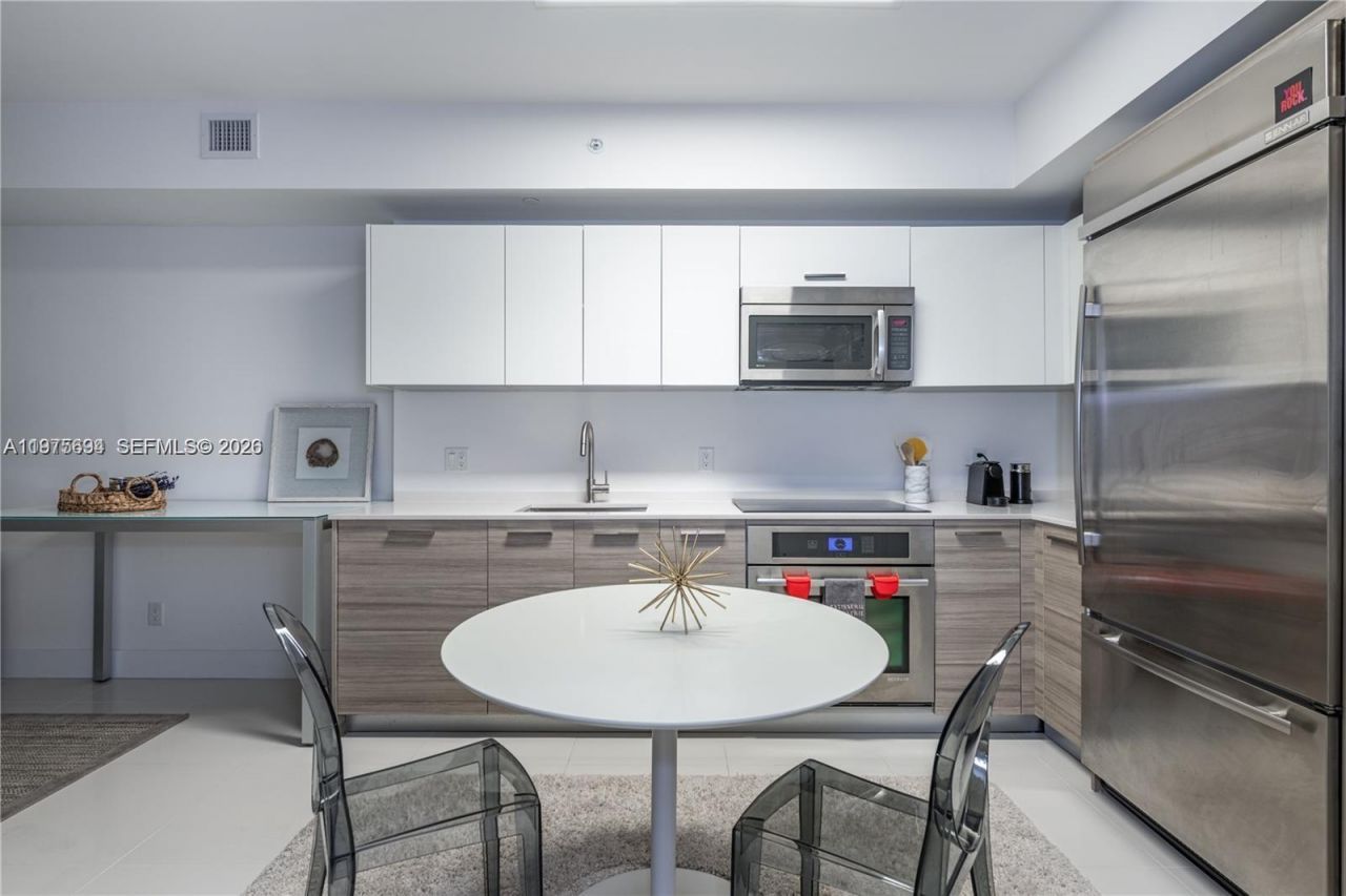 1300 Brickell Bay Dr, Unit 600, Miami, FL 33131 Photo