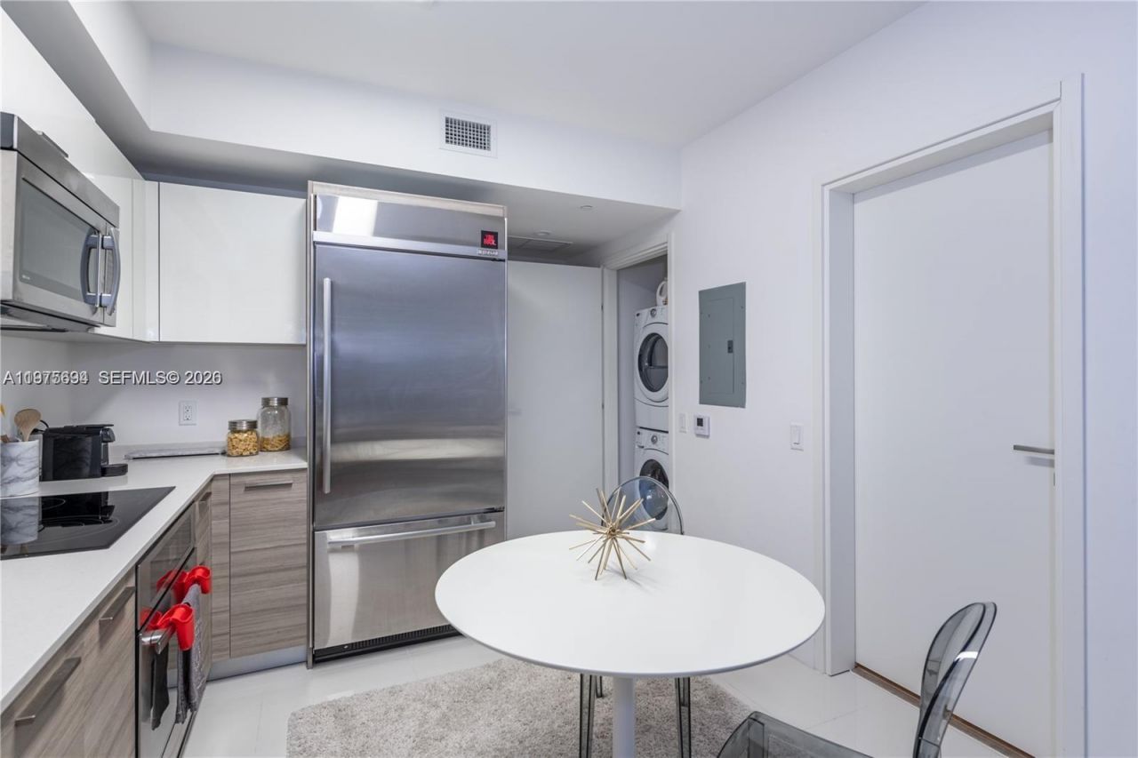 1300 Brickell Bay Dr, Unit 600, Miami, FL 33131 Photo