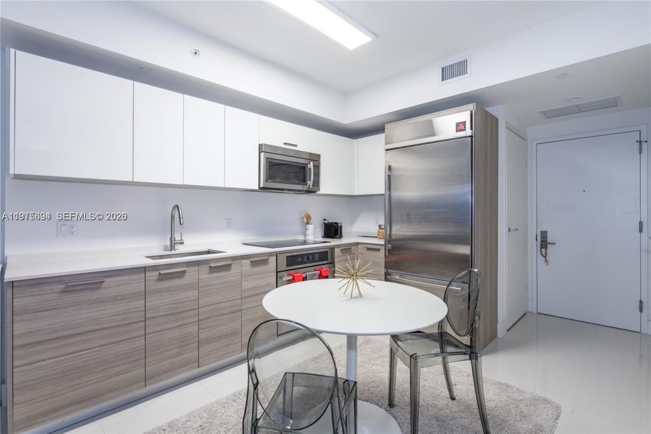 1300 Brickell Bay Dr, Unit 600, Miami, FL 33131 Photo