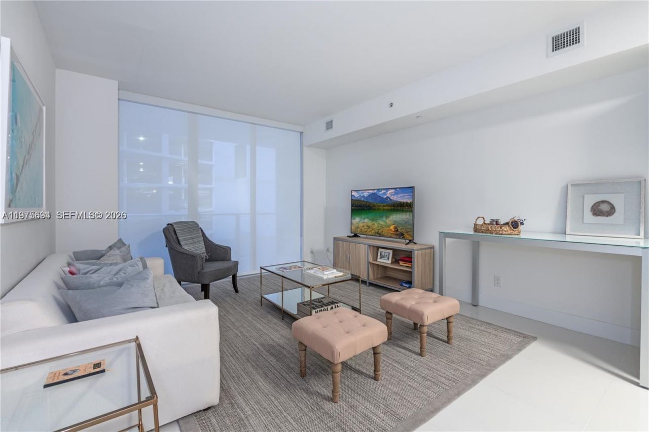 1300 Brickell Bay Dr, Unit 600, Miami, FL 33131 Photo