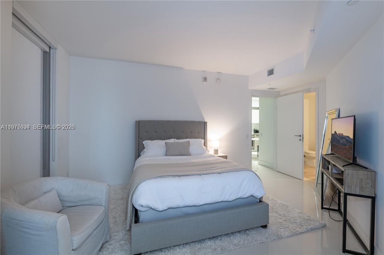 1300 Brickell Bay Dr, Unit 600, Miami, FL 33131 Photo