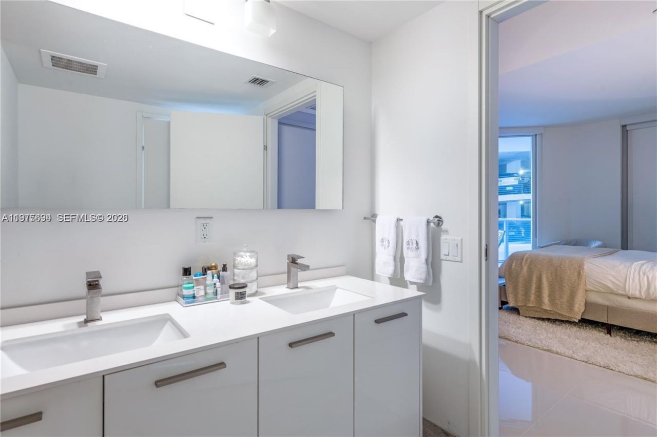 1300 Brickell Bay Dr, Unit 600, Miami, FL 33131 Photo