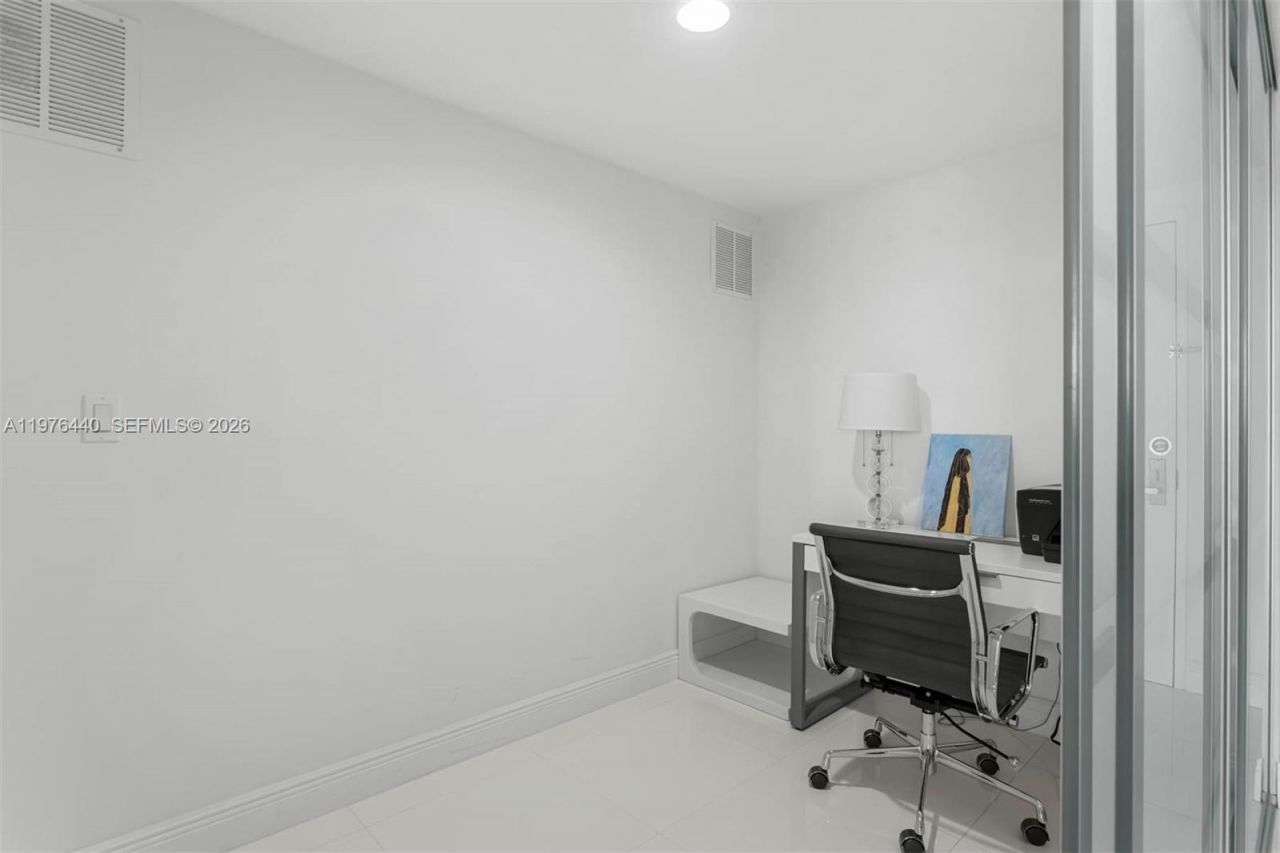 495 Brickell Ave , Unit 805, Miami, FL 33131 Photo
