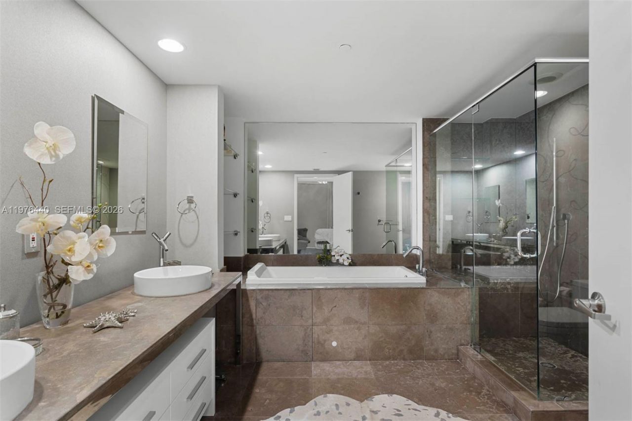 495 Brickell Ave , Unit 805, Miami, FL 33131 Photo