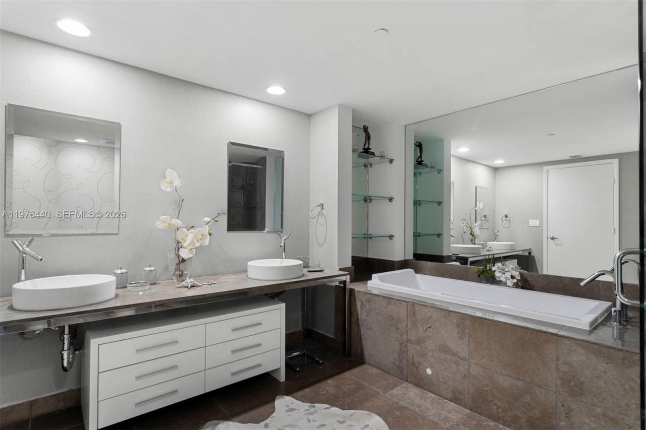 495 Brickell Ave , Unit 805, Miami, FL 33131 Photo