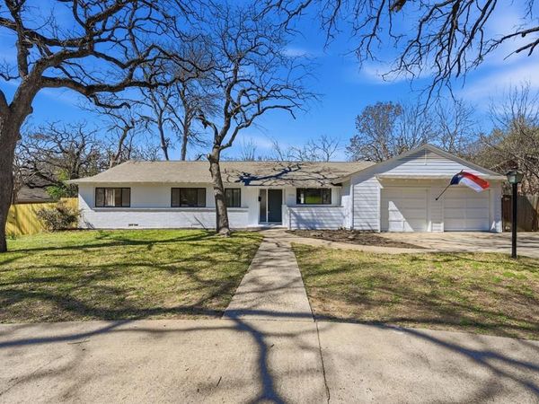 1720 Woods Drive, Arlington, TX 76010