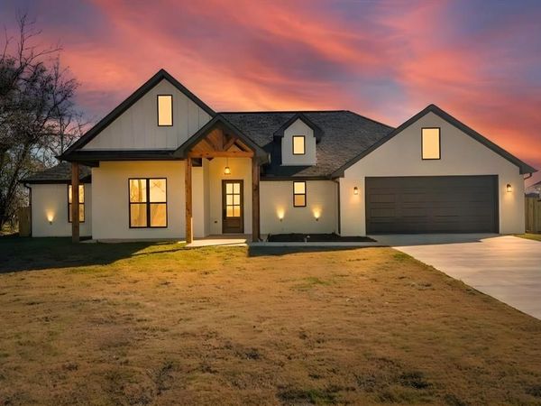 15714 County Road 436 , Lindale, TX 75771