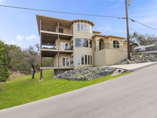 502 Cindy Dr, Canyon Lake, TX 78133