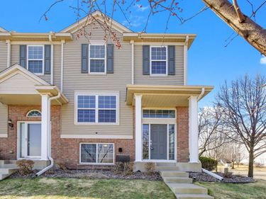 891 Ledgestone Drive, Mahtomedi, MN 55115