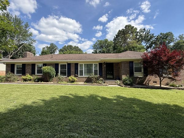 106 Millbrooke Dr, Hopkinsville, KY 42240