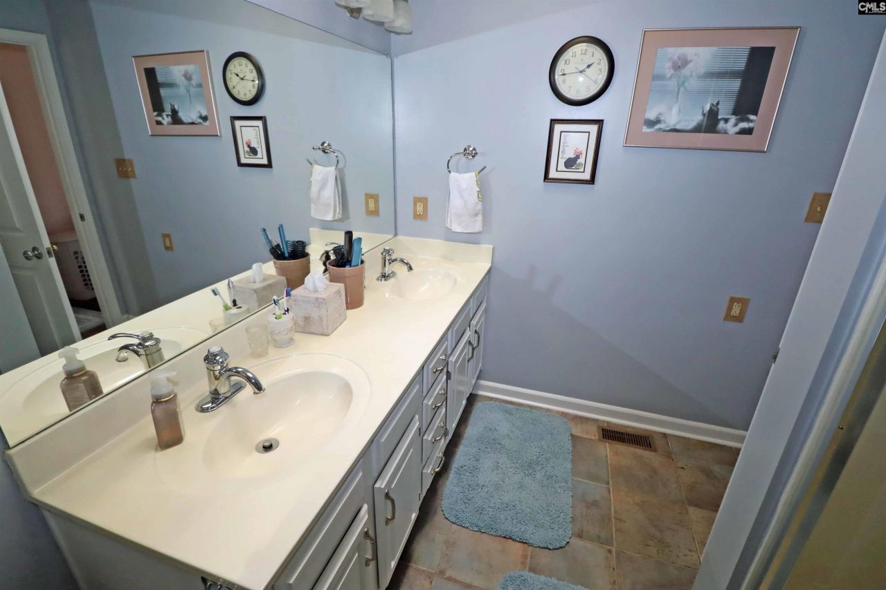 605 Ashwood Circle  Photo 17