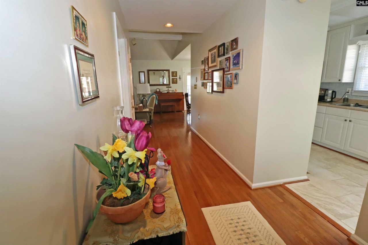 605 Ashwood Circle  Photo 6