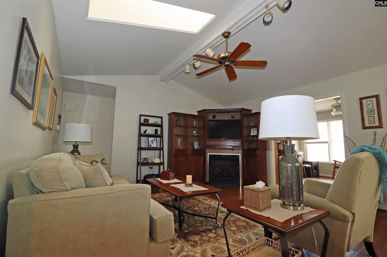 605 Ashwood Circle  Photo 7