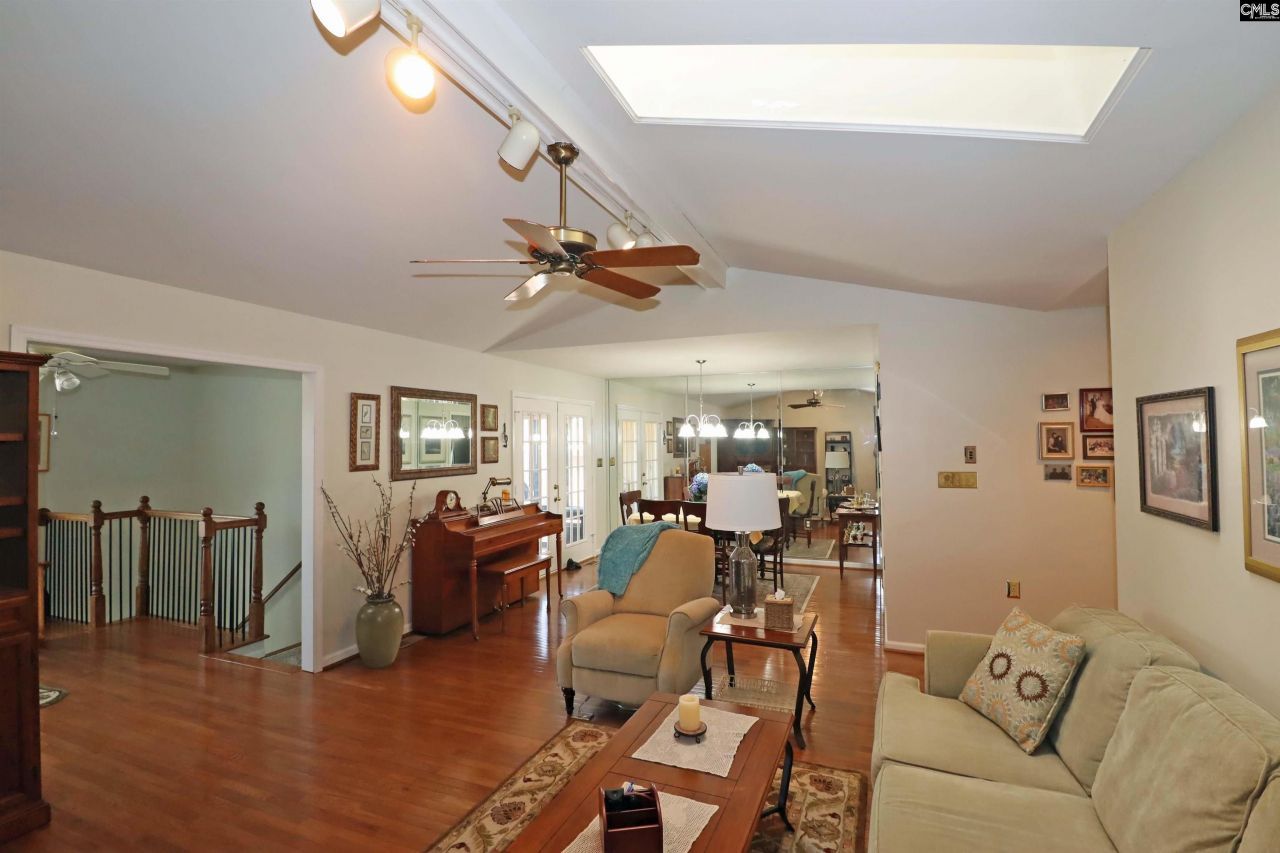 605 Ashwood Circle  Photo 8