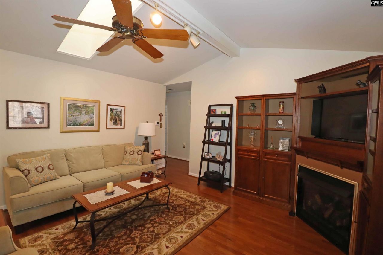 605 Ashwood Circle  Photo 9