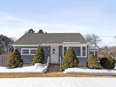6 Meadowbrook Dr, West Boylston, MA 01583