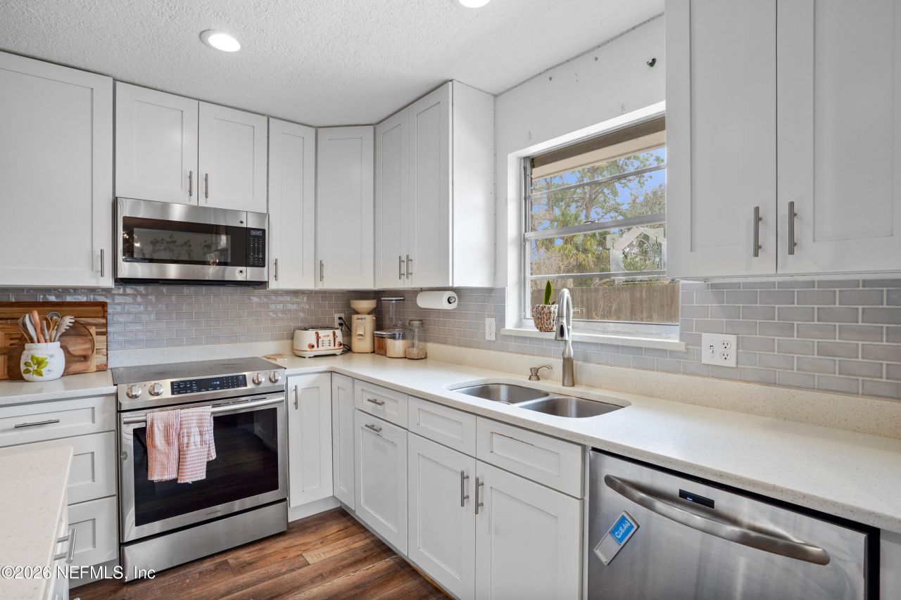 6717 Lenczyk Drive, Jacksonville, FL 32277 Photo