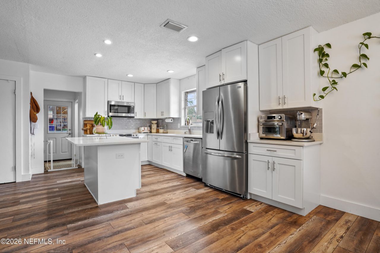 6717 Lenczyk Drive, Jacksonville, FL 32277 Photo