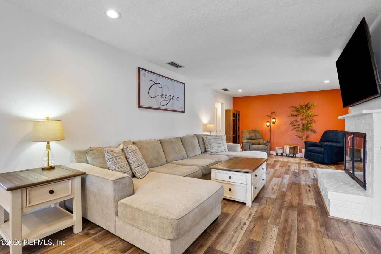 6717 Lenczyk Drive, Jacksonville, FL 32277 Photo