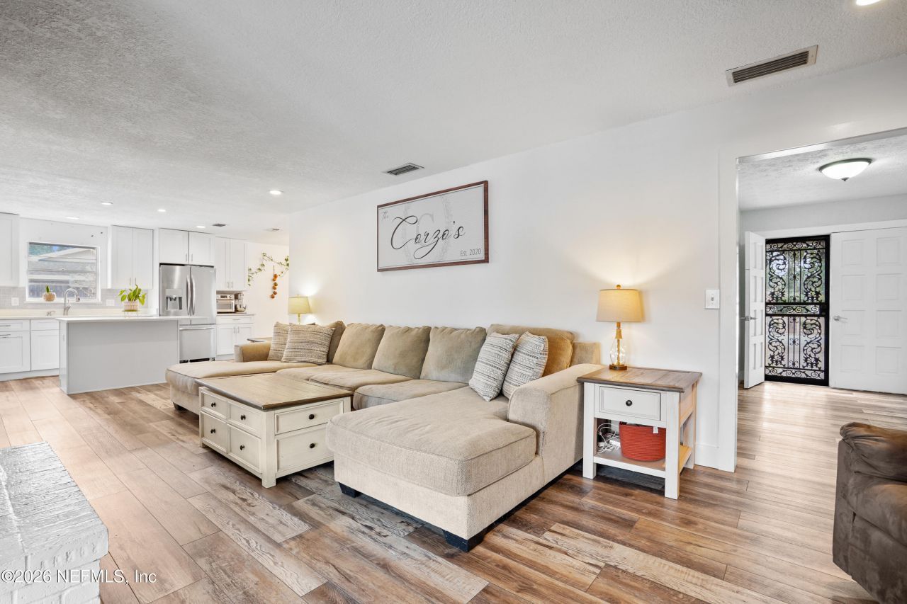 6717 Lenczyk Drive, Jacksonville, FL 32277 Photo