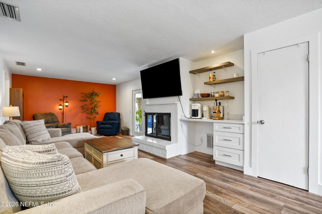 6717 Lenczyk Drive, Jacksonville, FL 32277 Photo