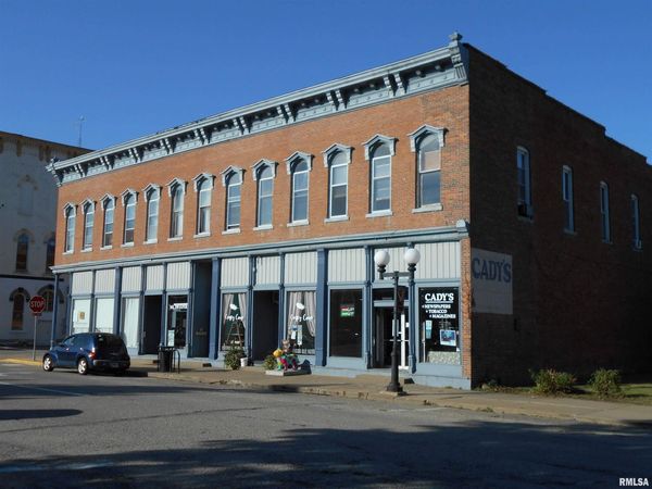 202 N LAFAYETTE Street, Macomb, IL 61455