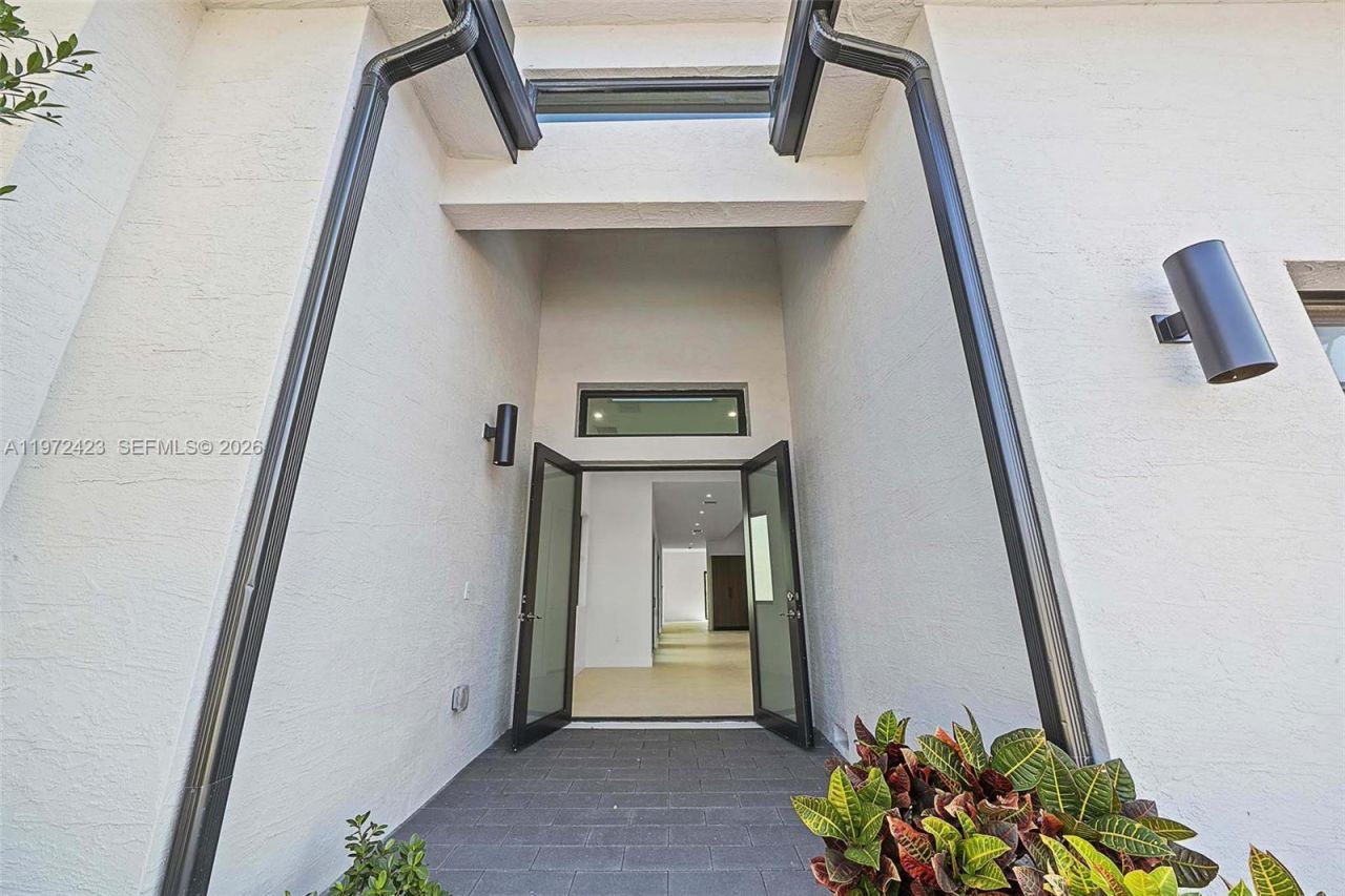 5718 Ashwood Cir W , Unit 5718, Hollywood, FL 33312 Photo