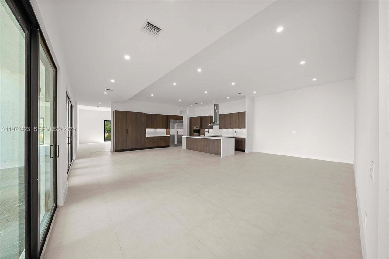 5718 Ashwood Cir W , Unit 5718, Hollywood, FL 33312 Photo