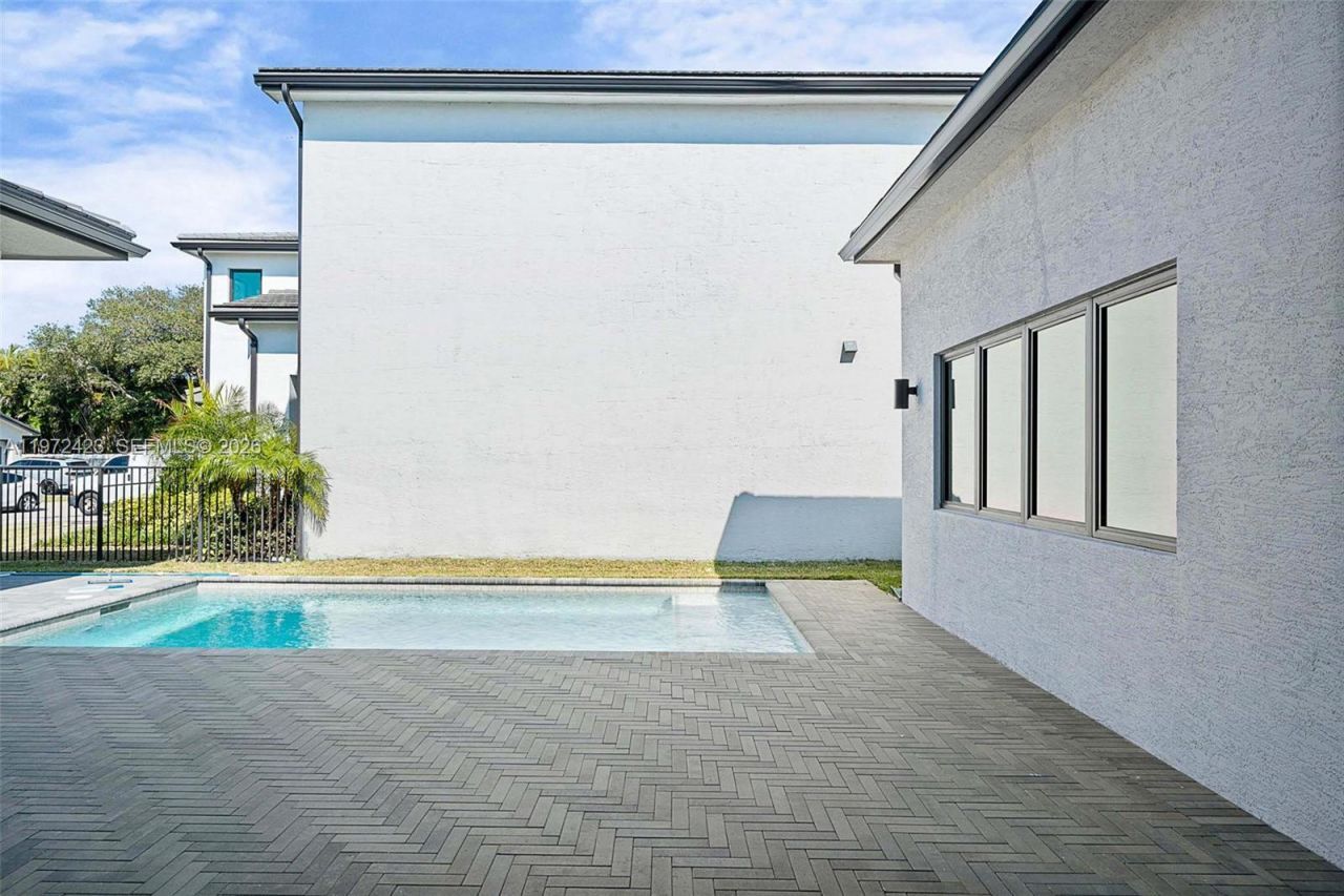 5718 Ashwood Cir W , Unit 5718, Hollywood, FL 33312 Photo