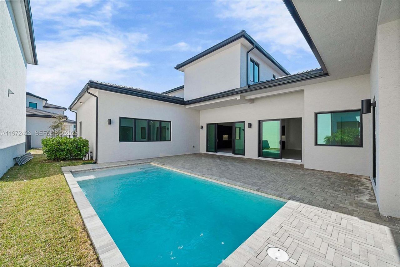 5718 Ashwood Cir W , Unit 5718, Hollywood, FL 33312 Photo