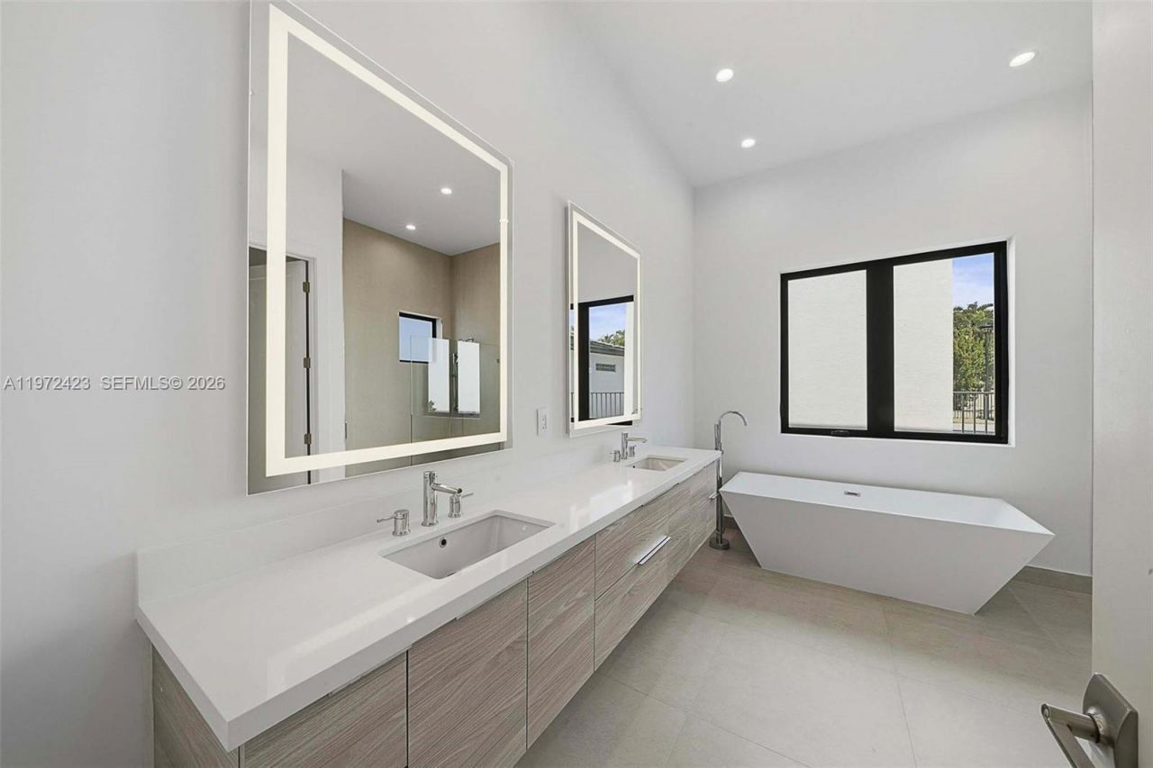 5718 Ashwood Cir W , Unit 5718, Hollywood, FL 33312 Photo