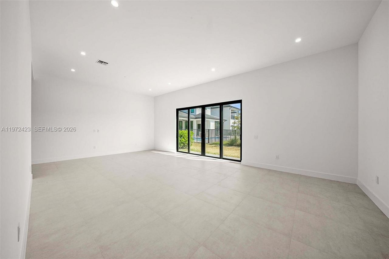 5718 Ashwood Cir W , Unit 5718, Hollywood, FL 33312 Photo