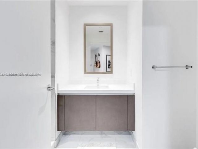 851 NE 1st Ave , Unit 3000, Miami, FL 33132 Photo