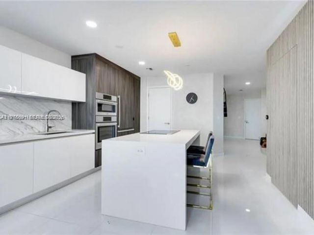 851 NE 1st Ave , Unit 3000, Miami, FL 33132 Photo
