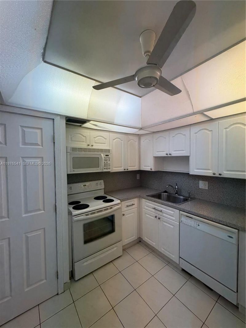 4166 Inverrary Dr, Unit 410, Lauderhill, FL 33319 Photo