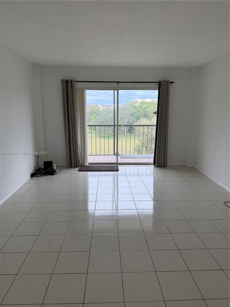 4166 Inverrary Dr, Unit 410, Lauderhill, FL 33319 Photo