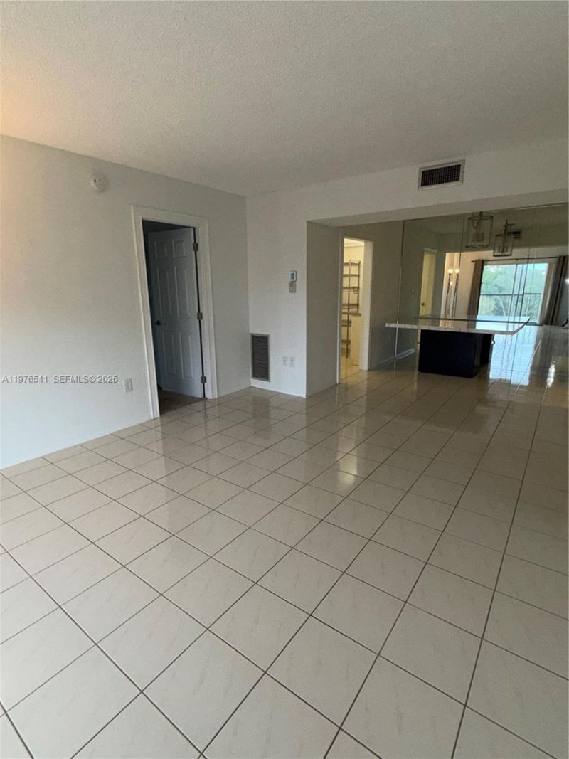 4166 Inverrary Dr, Unit 410, Lauderhill, FL 33319 Photo