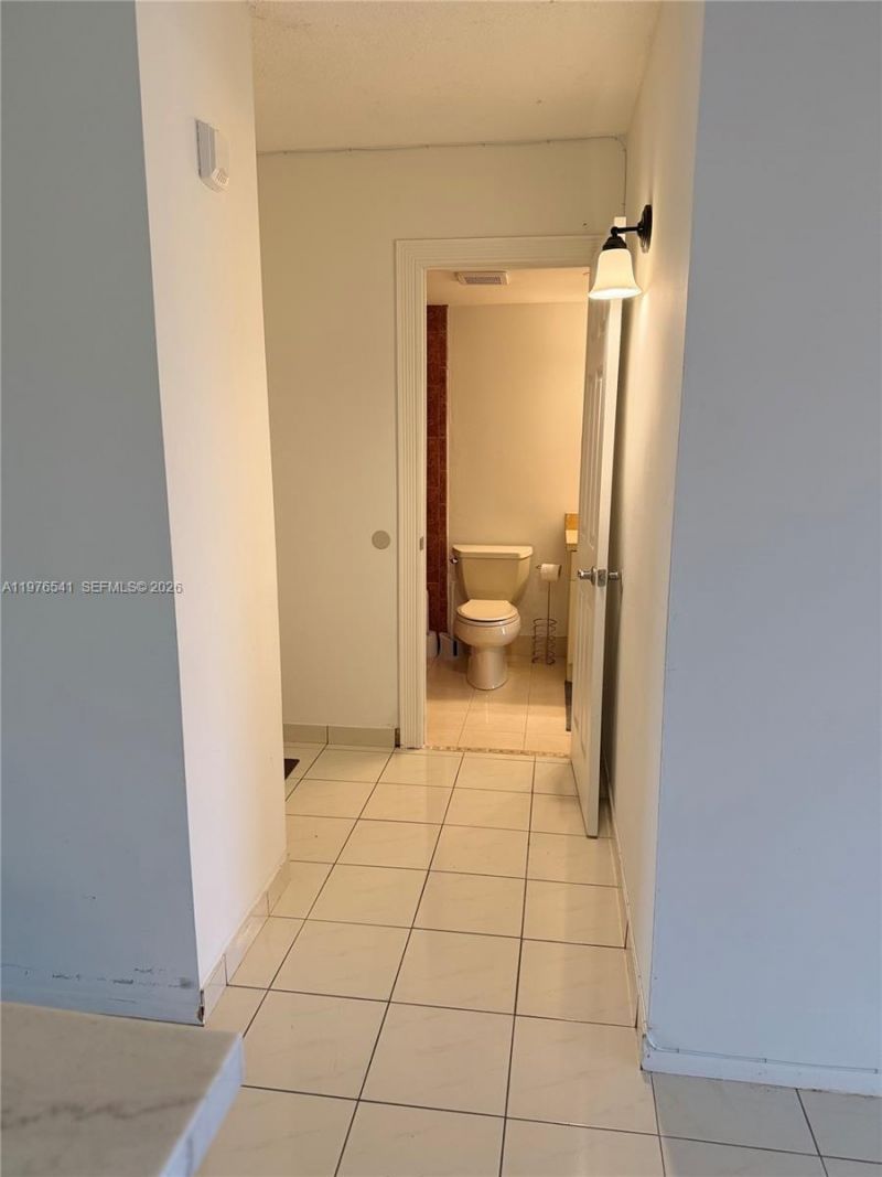 4166 Inverrary Dr, Unit 410, Lauderhill, FL 33319 Photo