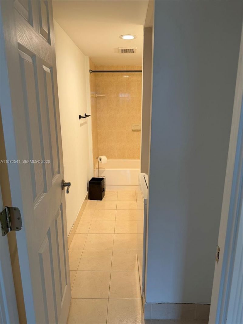 4166 Inverrary Dr, Unit 410, Lauderhill, FL 33319 Photo