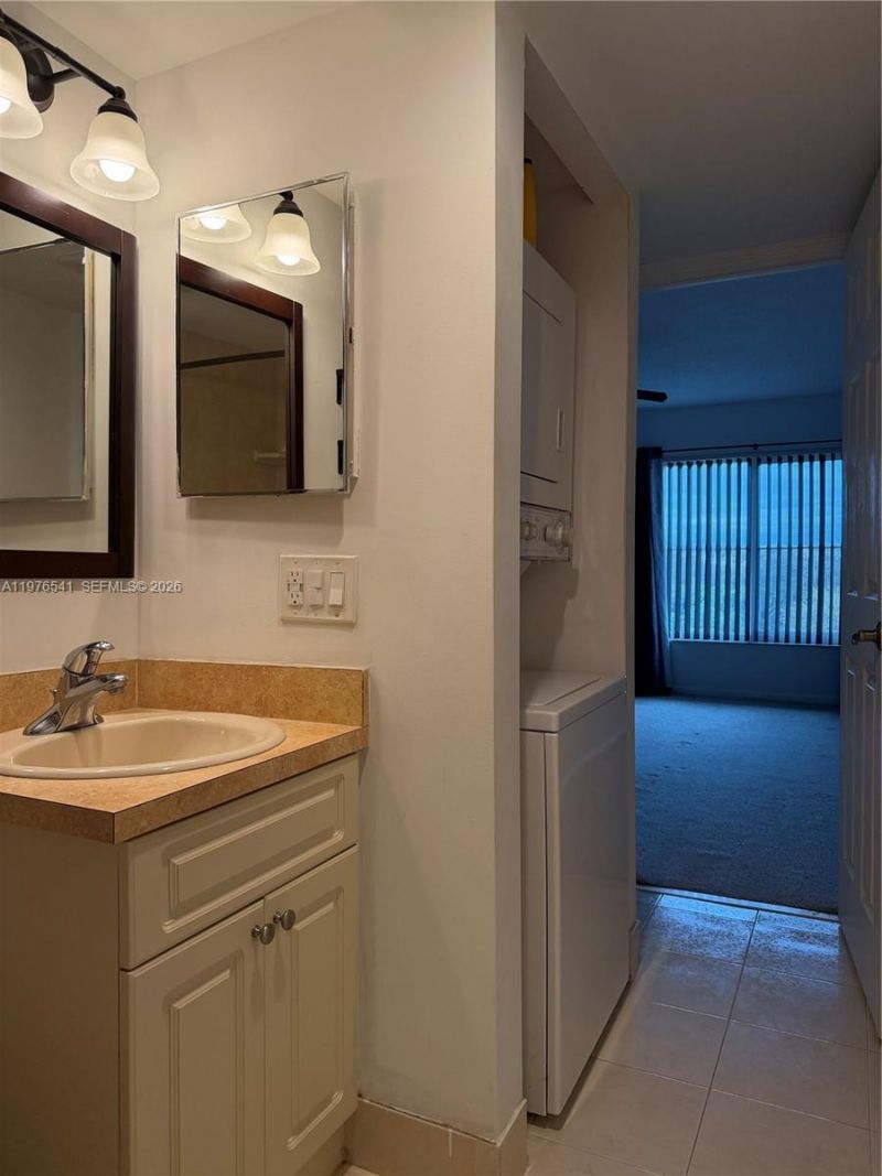 4166 Inverrary Dr, Unit 410, Lauderhill, FL 33319 Photo