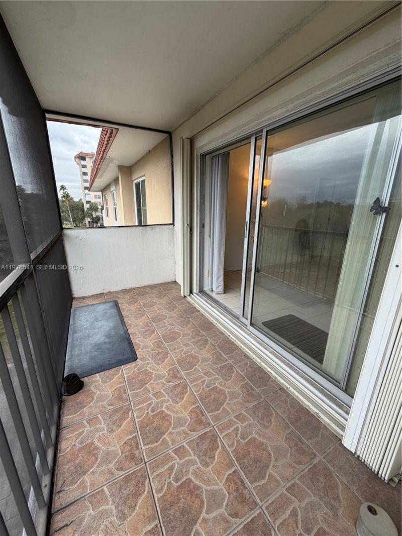 4166 Inverrary Dr, Unit 410, Lauderhill, FL 33319 Photo