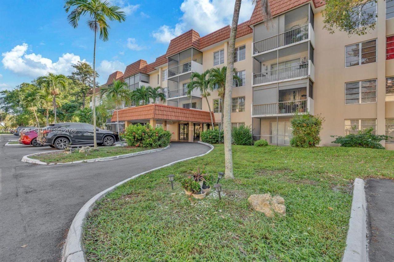 4166 Inverrary Dr, Unit 410, Lauderhill, FL 33319 Photo