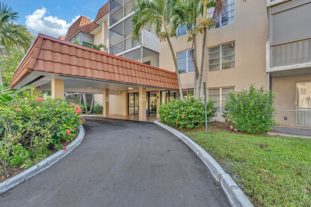 4166 Inverrary Dr, Unit 410, Lauderhill, FL 33319 Photo